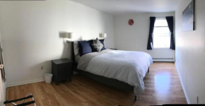 Walk 2mins to West Point Academy! Free private parking WiFi